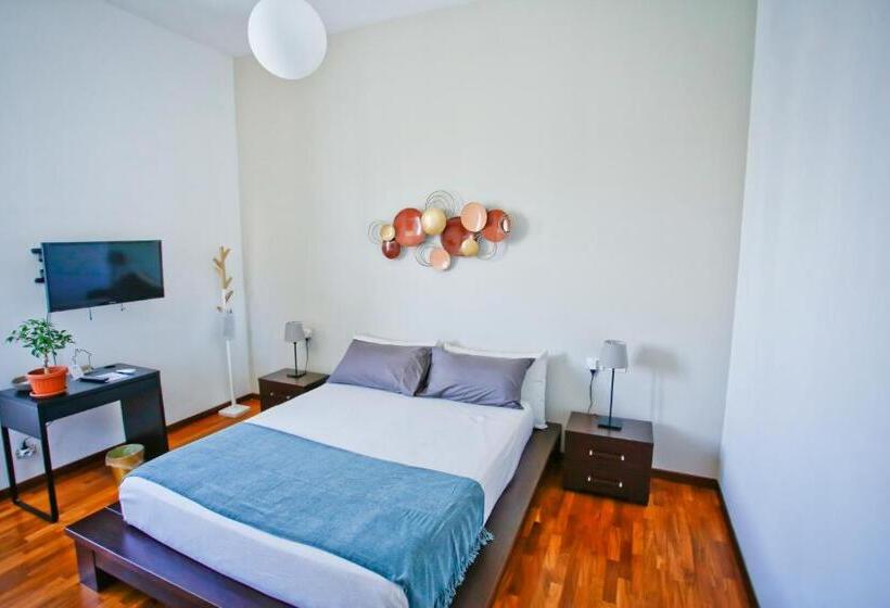 اتاق استاندارد, Florestine Napoli