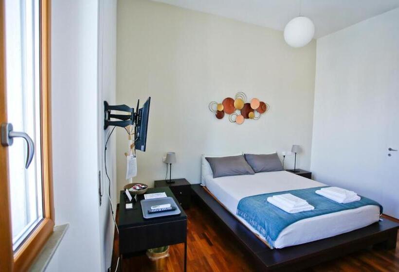 اتاق استاندارد, Florestine Napoli