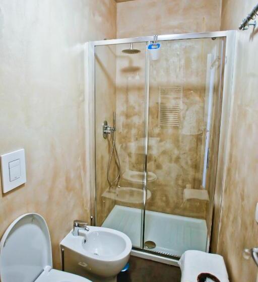 اتاق استاندارد, Florestine Napoli