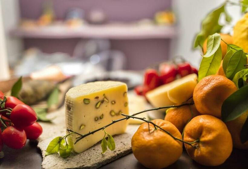 جناح جونيور مزوَّد بشرفة, Manzoni 46   Ospitalità Siciliana