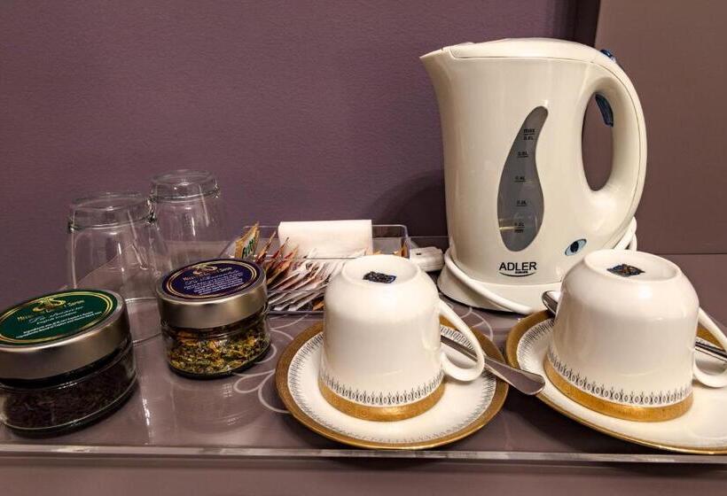 جناح جونيور مزوَّد بشرفة, Manzoni 46   Ospitalità Siciliana