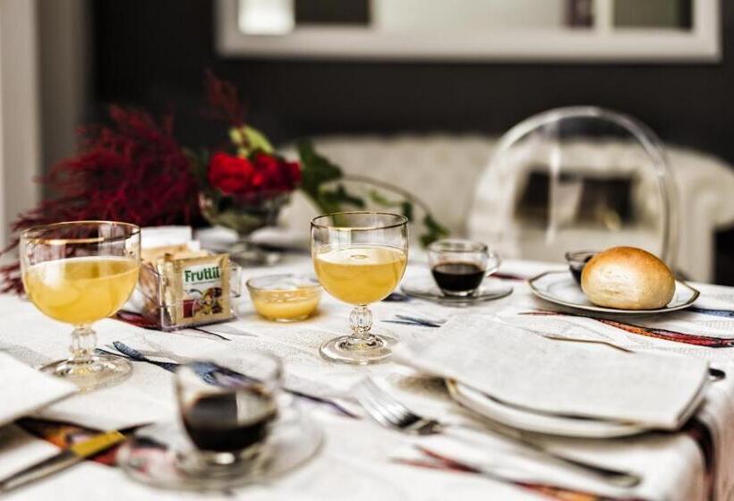 جناح جونيور مزوَّد بشرفة, Manzoni 46   Ospitalità Siciliana