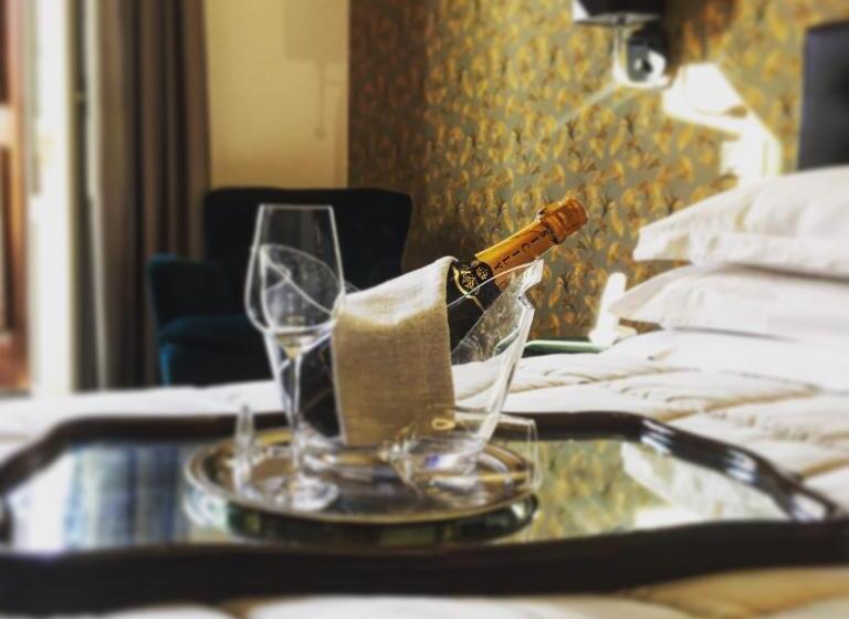 جناح جونيور مزوَّد بشرفة, Manzoni 46   Ospitalità Siciliana