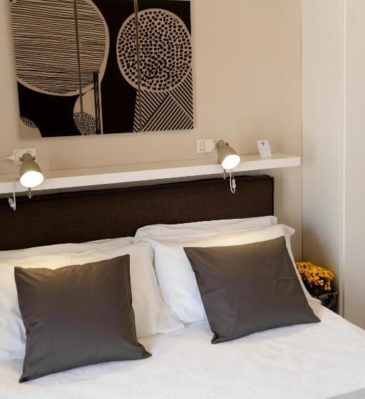 اتاق لوکس, Florestine Napoli