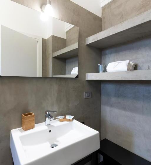 اتاق استاندارد, Florestine Napoli