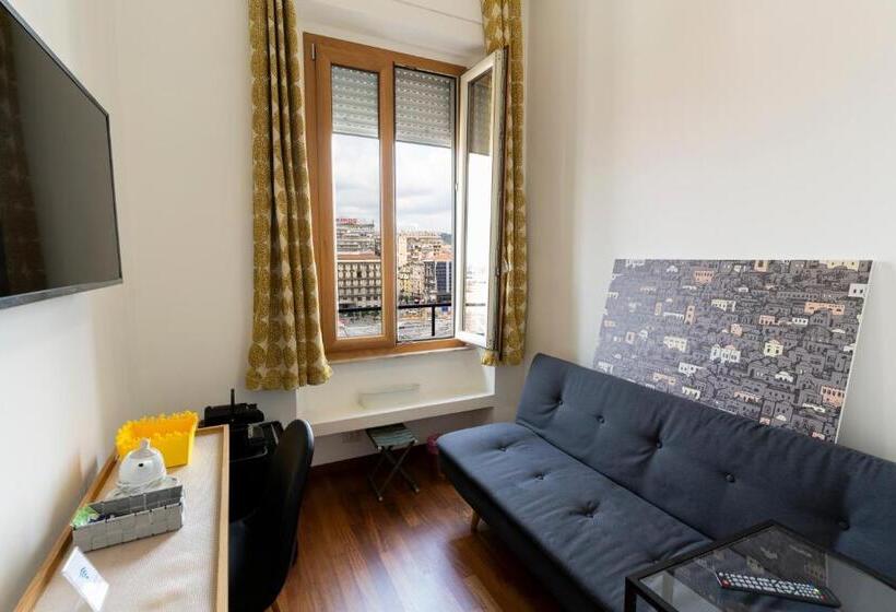 اتاق لوکس, Florestine Napoli