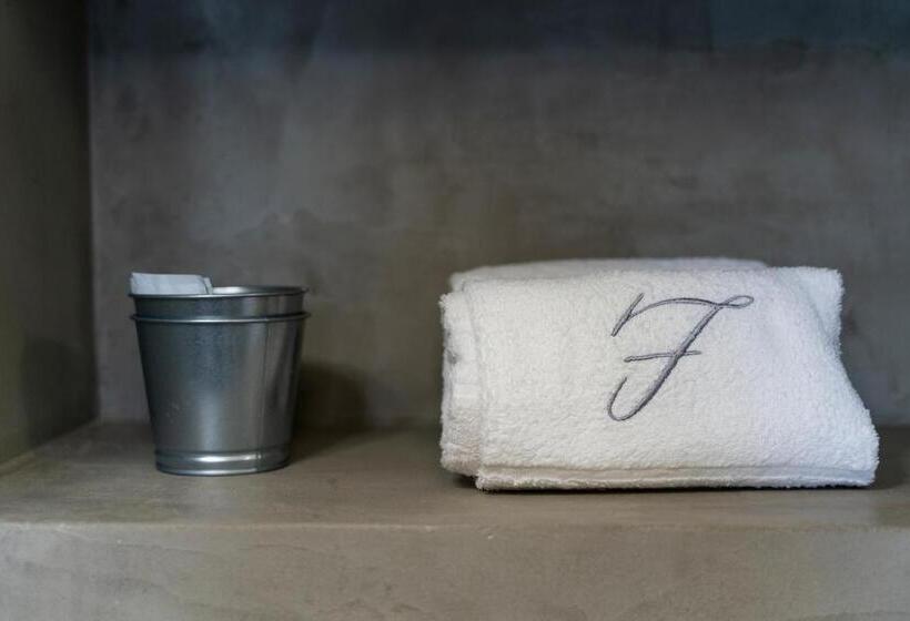 اتاق استاندارد, Florestine Napoli