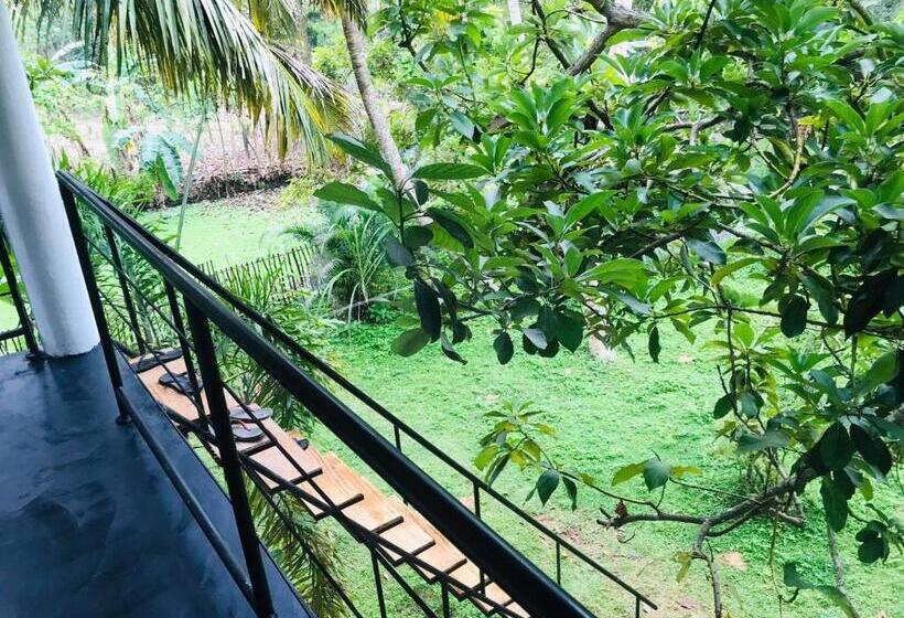 带阳台的豪华间, Nature Inn