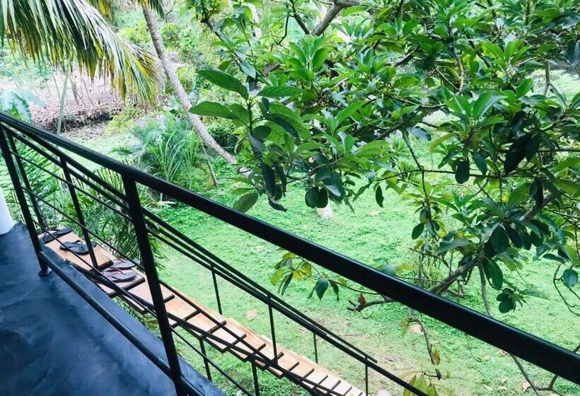 带阳台的豪华间, Nature Inn