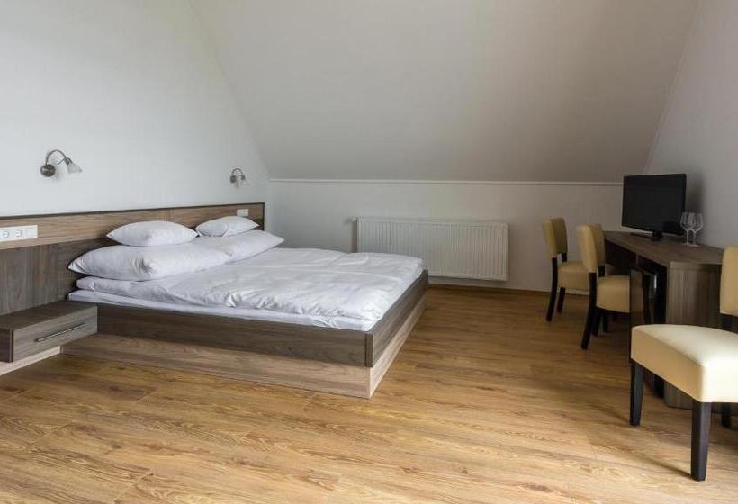 Quarto Familiar, Figula Vendégház