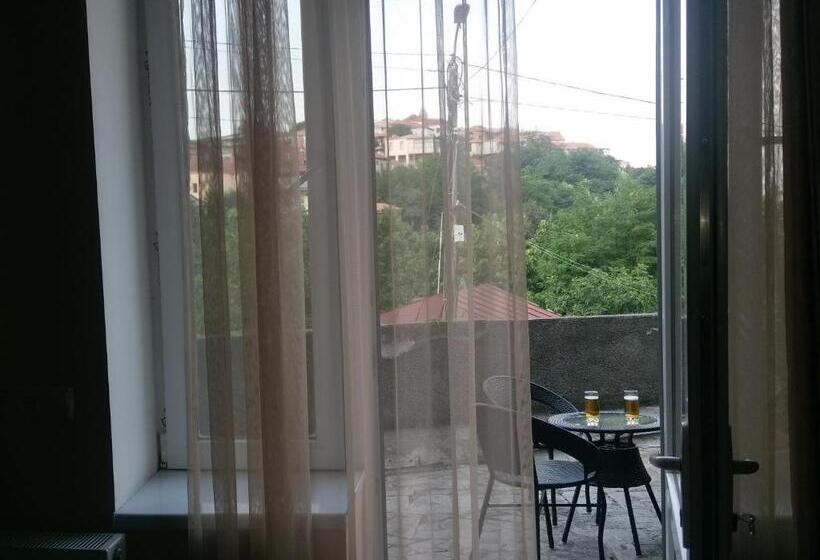 اتاق خانوادگی, Guest House Vista