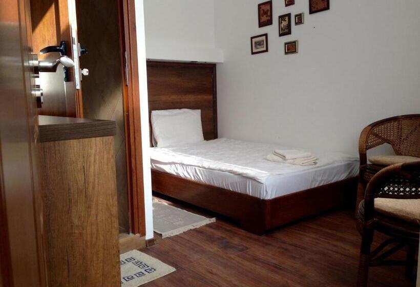 اتاق استاندارد یک نفره, Guest Rooms Maria Luiza