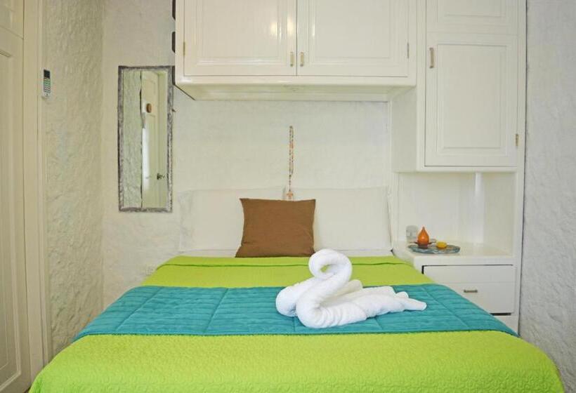 اتاق لوکس یک تخته, Hostal Cann's House