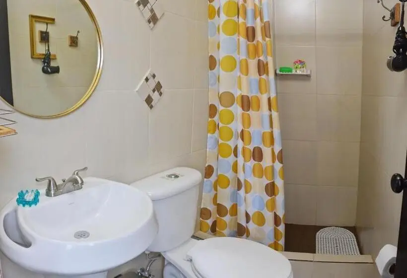 Economy Triple Room, Hostal Cann's House