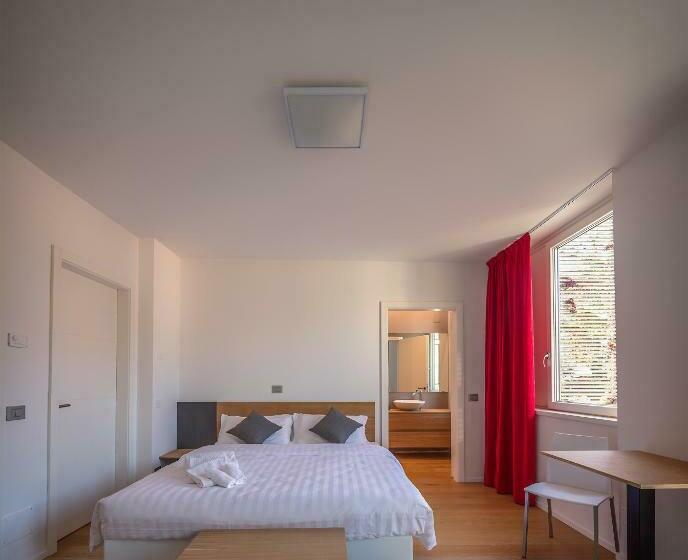 اتاق لوکس با بالکن, La Villa   Luxury Guest House