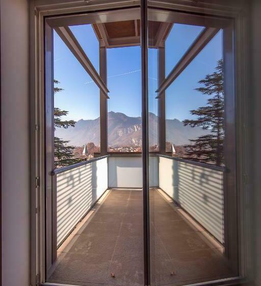 اتاق لوکس با بالکن, La Villa   Luxury Guest House