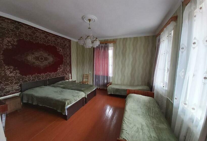 اتاق استاندارد چهار تخته, Maia S Polish Guest House