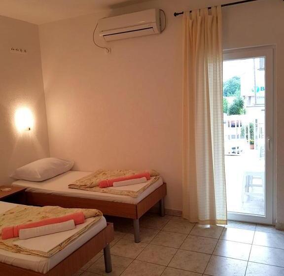 اتاق استاندارد چهار تخته, Pansion Speranza Međugorje