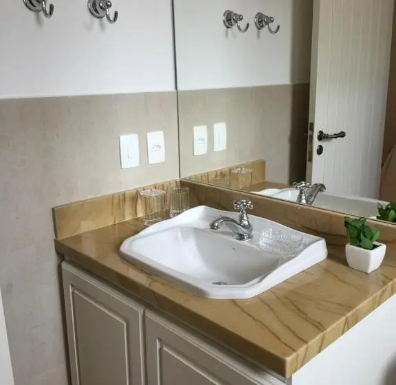Suite King Bed