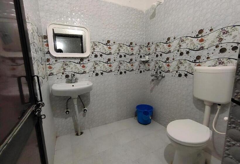 חדר דלוקס עם מרפסת, Gaurav Guest House