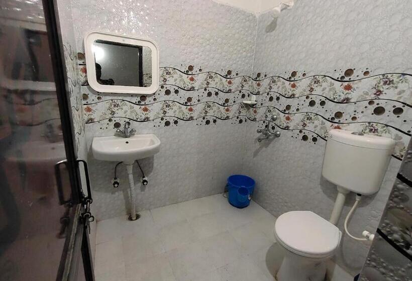 חדר דלוקס עם מרפסת, Gaurav Guest House