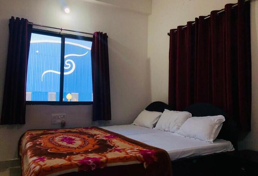اتاق لوکس با بالکن, Gaurav Guest House