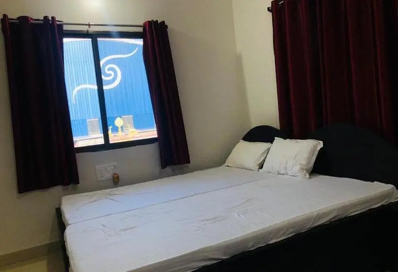 اتاق لوکس با بالکن, Gaurav Guest House