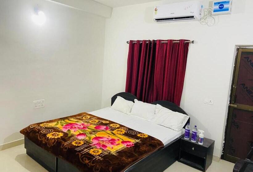 اتاق لوکس با بالکن, Gaurav Guest House