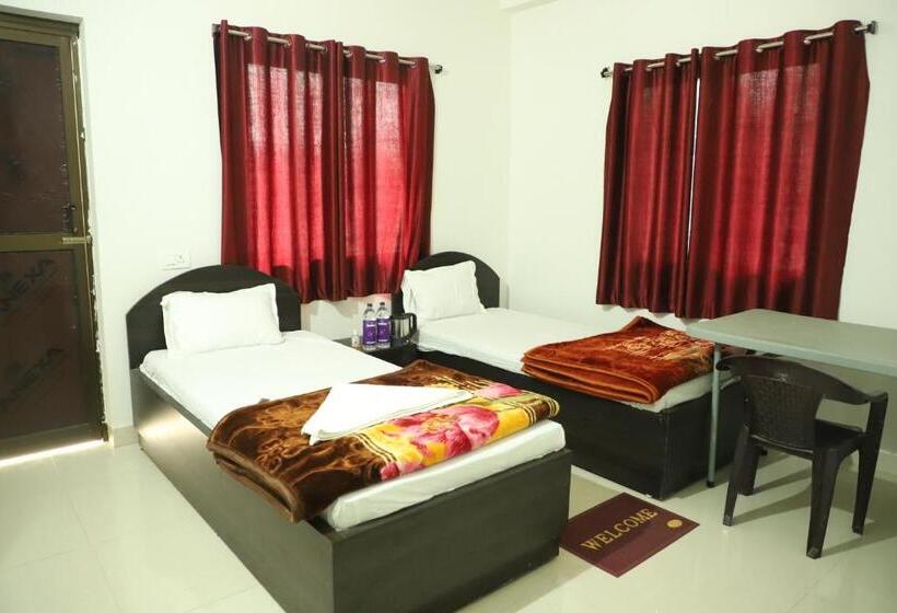 חדר דלוקס עם מרפסת, Gaurav Guest House