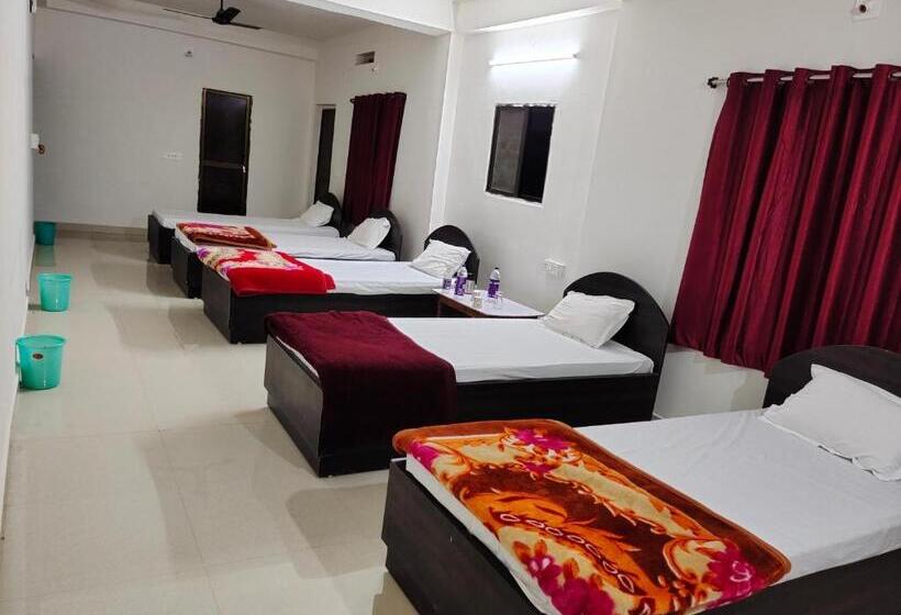 סוויטה משפחתית, Gaurav Guest House