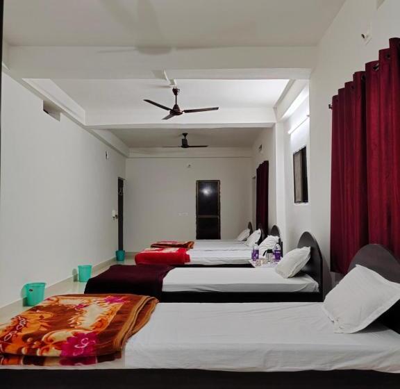 סוויטה משפחתית, Gaurav Guest House