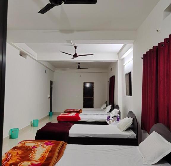 סוויטה משפחתית, Gaurav Guest House