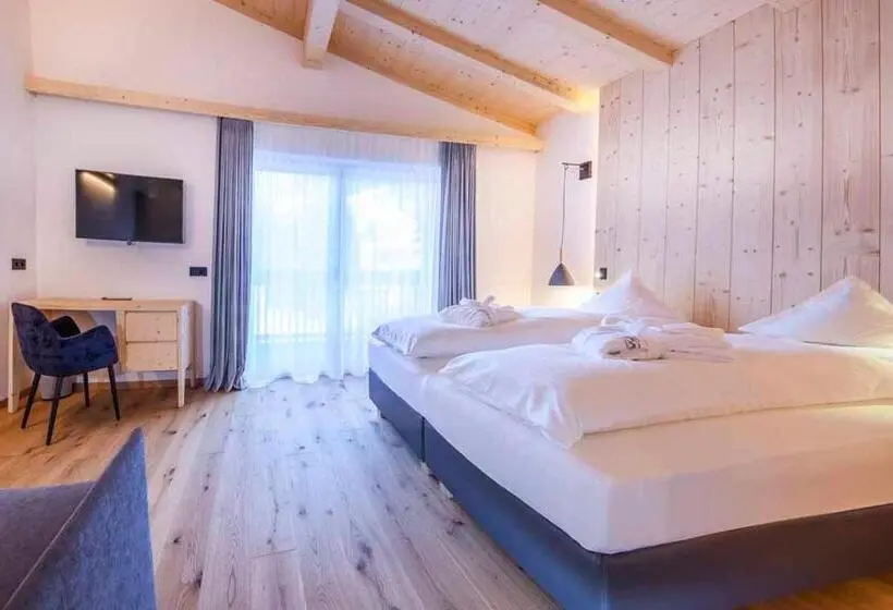 سوئیت جونیور خانوادگی, Garni Broi   Charme & Relax
