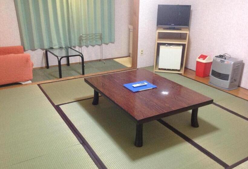 Pokój Trzyosobowy Standard Wspólna Łazienka, ホテル中の島別館