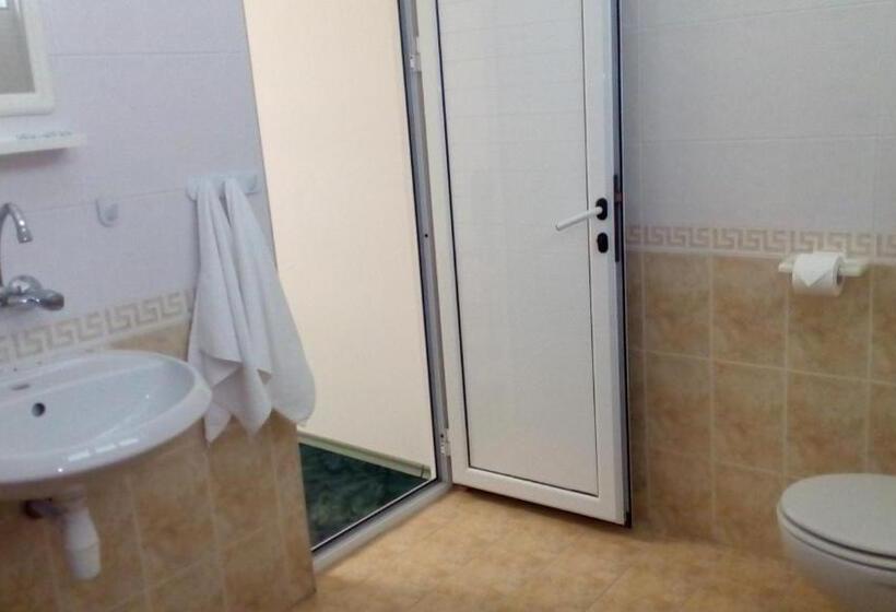 Четырехместный Номер Стандарт с Балконом, Guest House Diamant