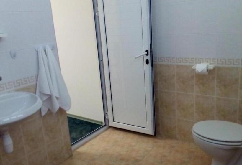 Четырехместный Номер Стандарт с Балконом, Guest House Diamant