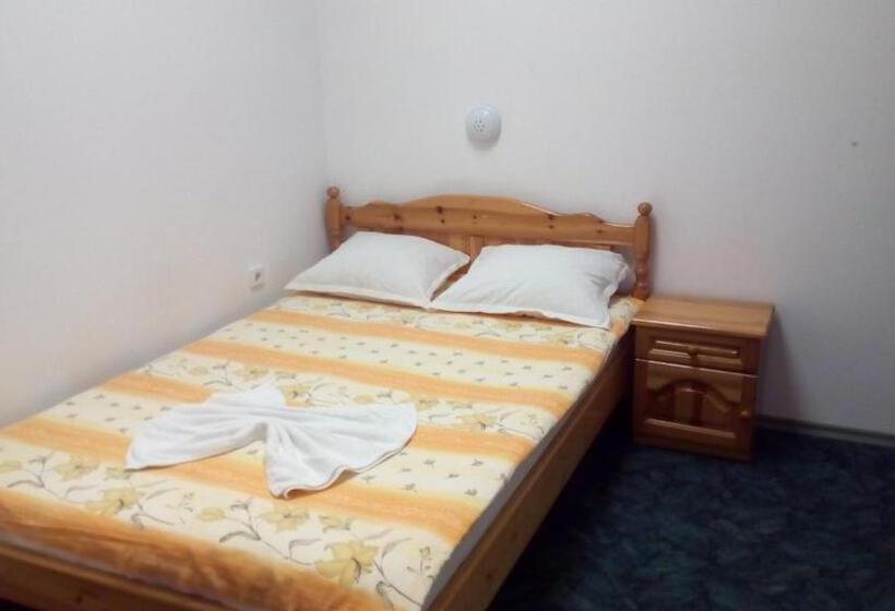 Четырехместный Номер Стандарт с Балконом, Guest House Diamant