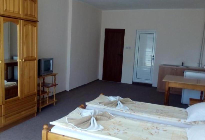 Четырехместный Номер Стандарт с Балконом, Guest House Diamant
