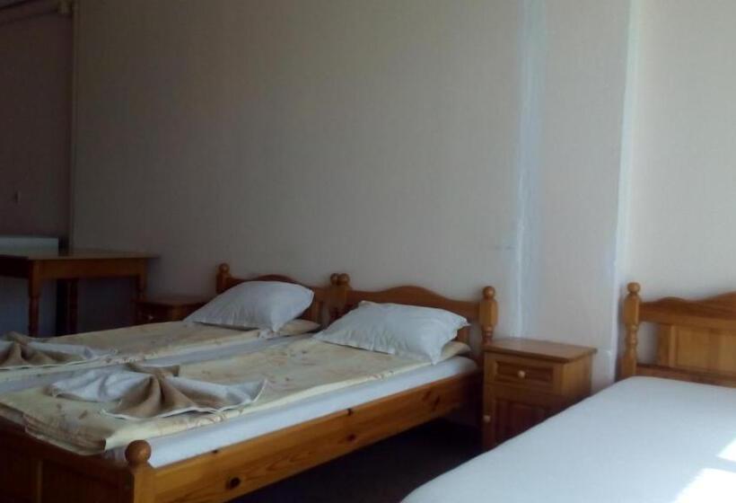 Четырехместный Номер Стандарт с Балконом, Guest House Diamant