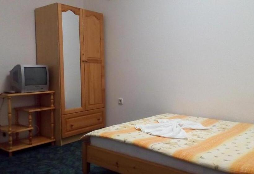 Четырехместный Номер Стандарт с Балконом, Guest House Diamant