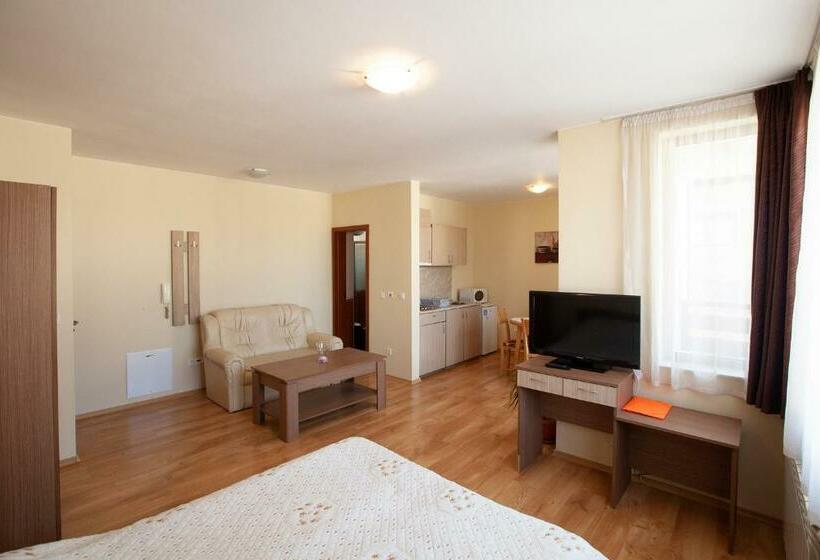 استودیوی استاندارد, Guest House Ela