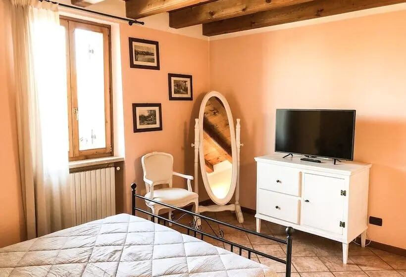 اتاق عادی, Le Finestre Su Borghetto