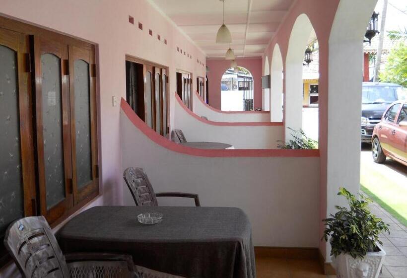 חדר אקונומי, Ocean View Tourist Guest House At Negombo Beach