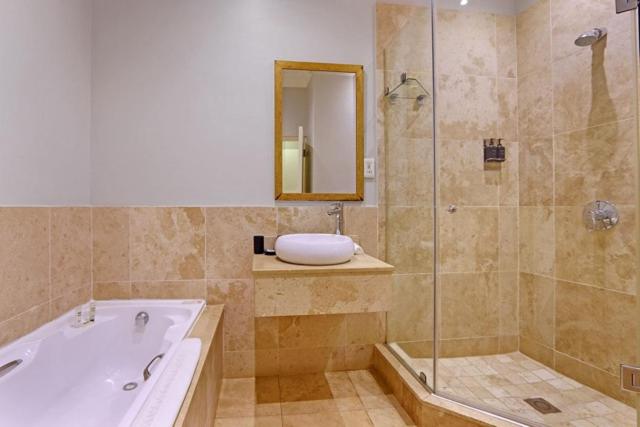 اتاق لوکس با چشم‌انداز دریا, Vetho House
