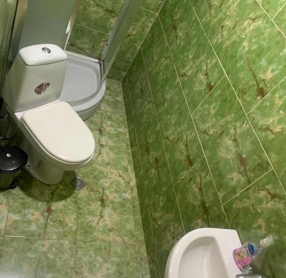 اتاق خانوادگی, Zandarashvili Guest House