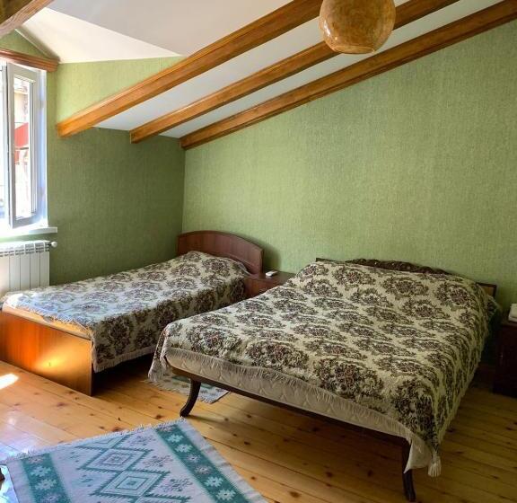اتاق خانوادگی, Zandarashvili Guest House