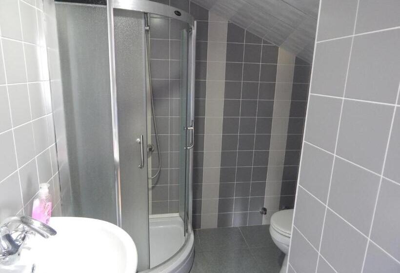 اتاق استاندارد سه نفره, Zandarashvili Guest House