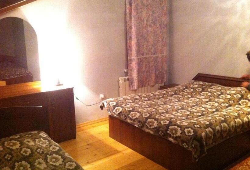اتاق استاندارد چهار تخته, Zandarashvili Guest House
