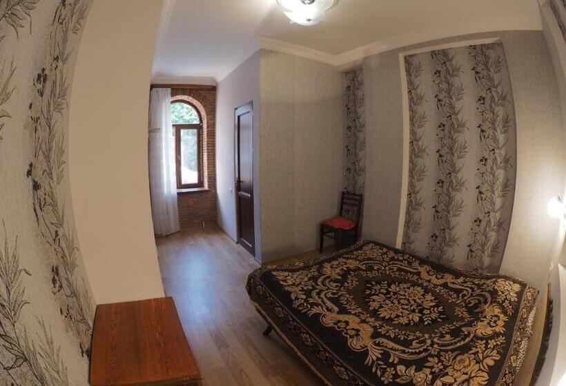 اتاق استاندارد, Zandarashvili Guest House
