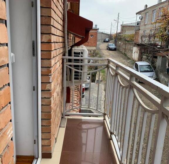 اتاق استاندارد با بالکن, Zandarashvili Guest House